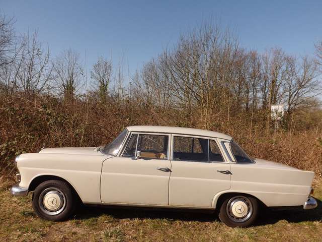 Mercedes-Benz 200 D- gut, günstig und zuverlässig!