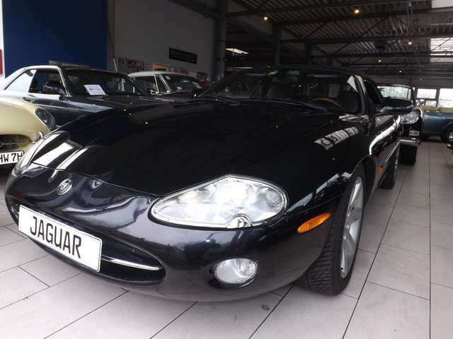 Jaguar XK8 - Cabriolet-der elegante schwarze Kater!