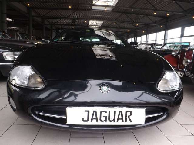 Jaguar XK8 - Cabriolet-der elegante schwarze Kater!