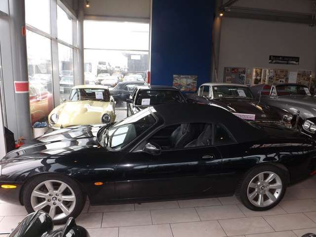 Jaguar XK8 - Cabriolet-der elegante schwarze Kater!