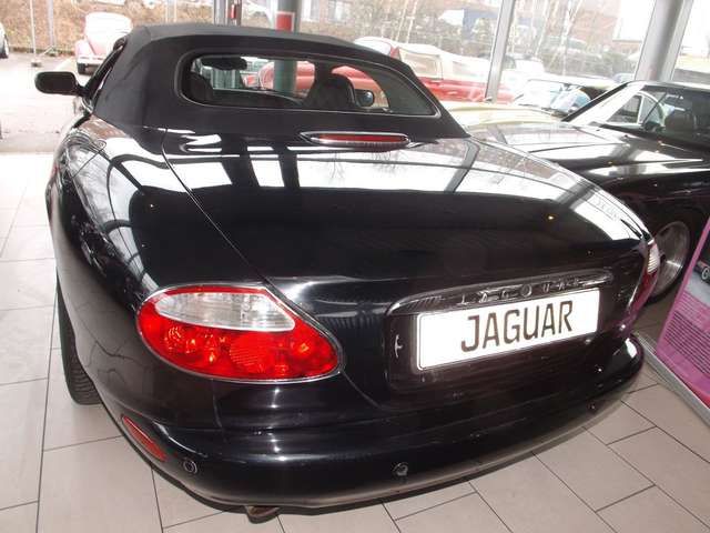 Jaguar XK8 - Cabriolet-der elegante schwarze Kater!