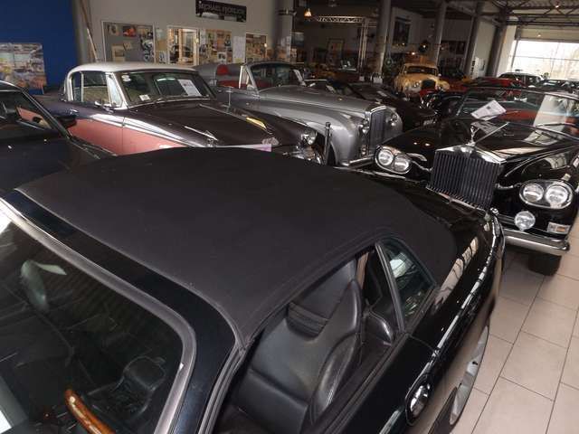 Jaguar XK8 - Cabriolet-der elegante schwarze Kater!