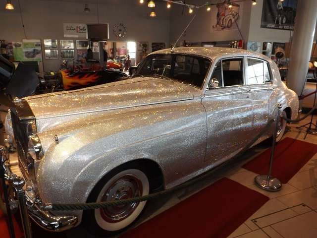Rolls-Royce Cloud als einmalige kristalline  mobile Skulptur
