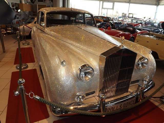 Rolls-Royce Cloud als einmalige kristalline  mobile Skulptur