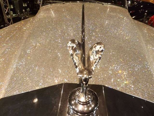 Rolls-Royce Cloud als einmalige kristalline  mobile Skulptur