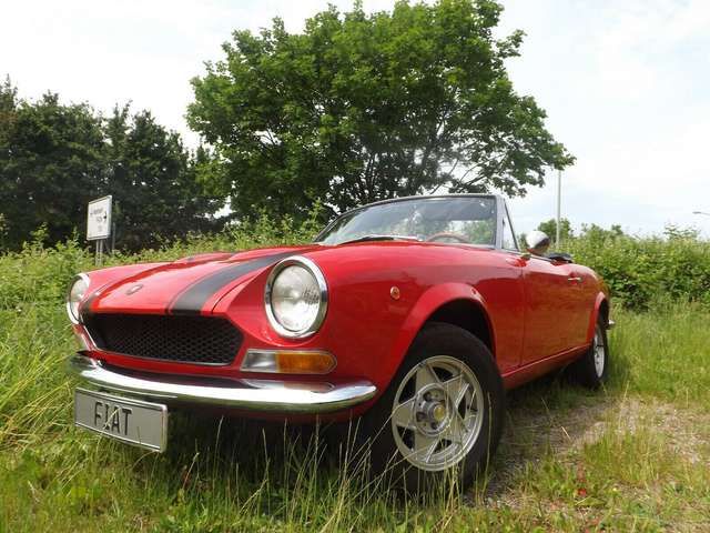 Fiat 124 Spider ,Bella Macchina"