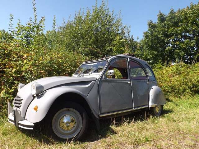 Citroen 2CV - très chic et complètement original,voilà!