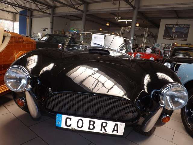 AC Sonstige BRA-Werksbau V8 mit historischer Rennwagen-Optik