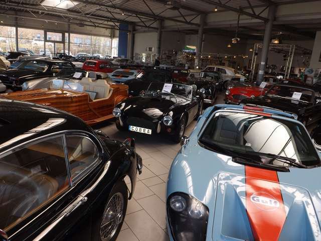 AC Sonstige BRA-Werksbau V8 mit historischer Rennwagen-Optik