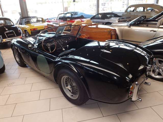 AC Sonstige BRA-Werksbau V8 mit historischer Rennwagen-Optik