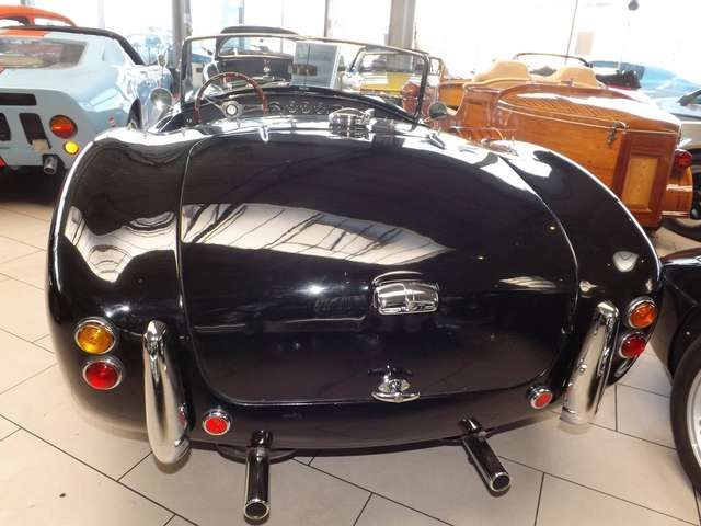 AC Sonstige BRA-Werksbau V8 mit historischer Rennwagen-Optik
