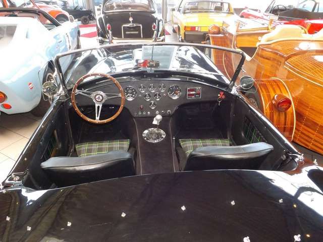 AC Sonstige BRA-Werksbau V8 mit historischer Rennwagen-Optik