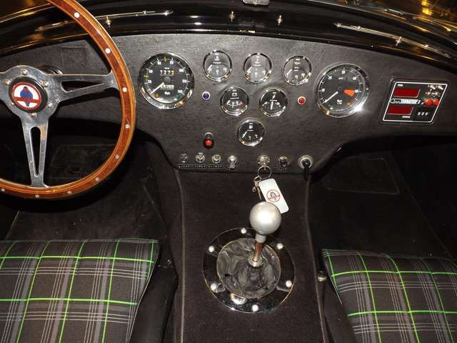 AC Sonstige BRA-Werksbau V8 mit historischer Rennwagen-Optik