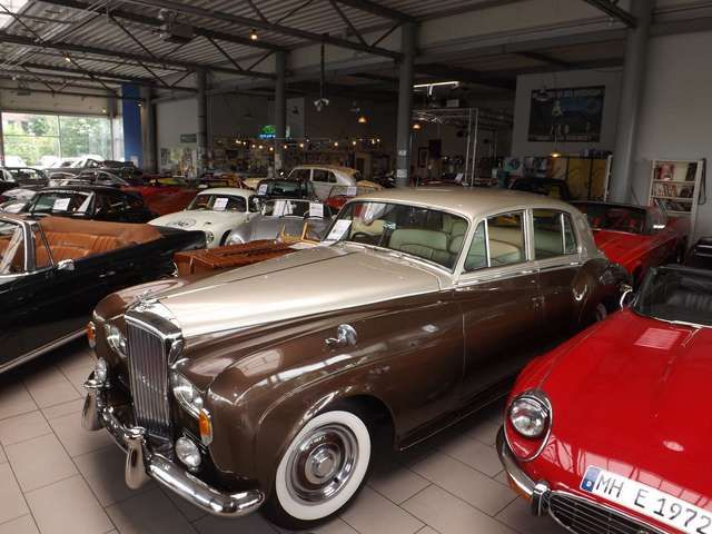 Bentley S2