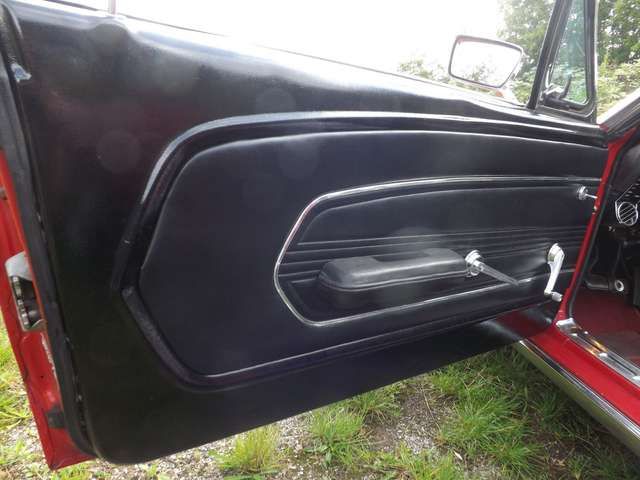 Ford Mustang Top Zustand und sogar mit Schaltgetriebe