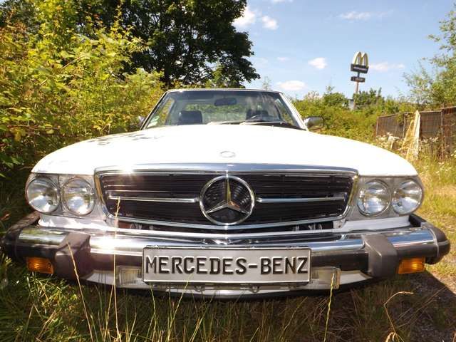 Mercedes-Benz 560 SL - Unschuld vom Lande mit Zähnen!