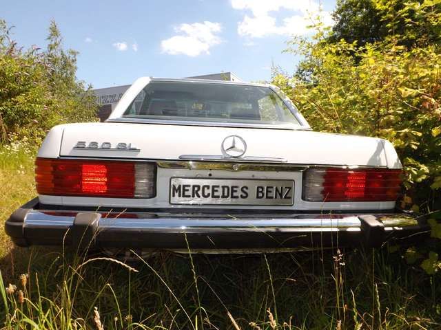 Mercedes-Benz 560 SL - Unschuld vom Lande mit Zähnen!