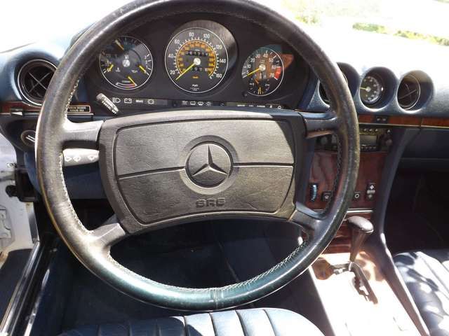 Mercedes-Benz 560 SL - Unschuld vom Lande mit Zähnen!