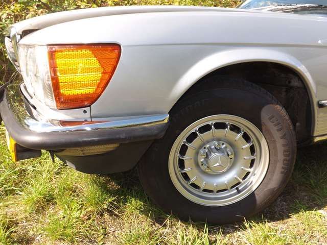 Mercedes-Benz 380 SLC mit Wackeldackel auf Hutablage zu verk.
