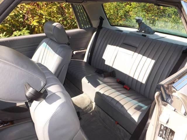 Mercedes-Benz 380 SLC mit Wackeldackel auf Hutablage zu verk.