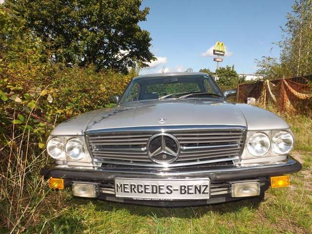 Mercedes-Benz 380 SLC mit Wackeldackel auf Hutablage zu verk.