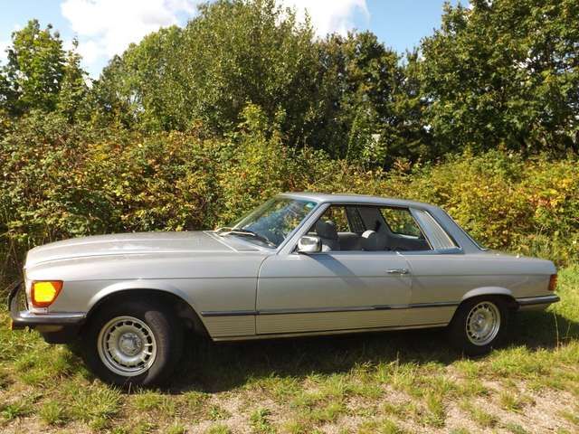 Mercedes-Benz 380 SLC mit Wackeldackel auf Hutablage zu verk.