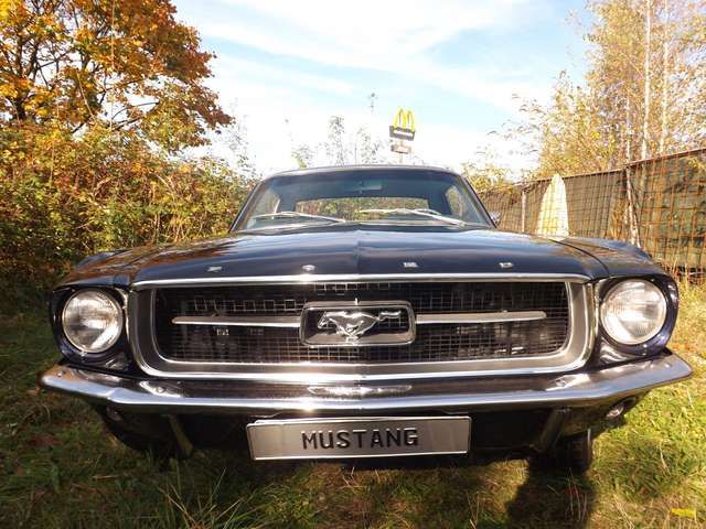 Ford Mustang Coupe, eins der Allerbesten, wie neu !