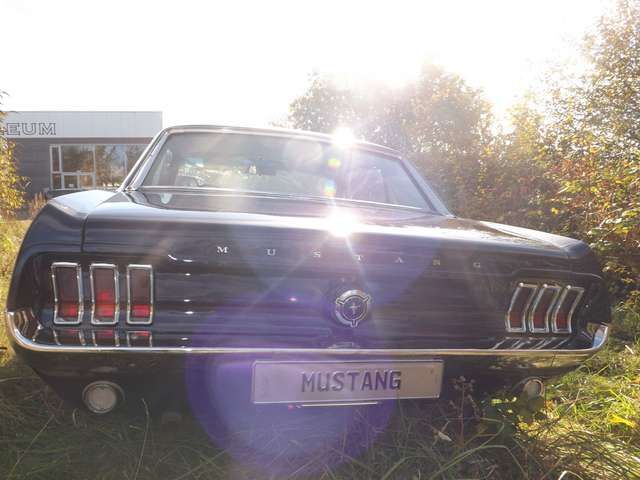 Ford Mustang Coupe, eins der Allerbesten, wie neu !