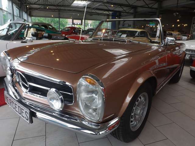 Mercedes-Benz 230