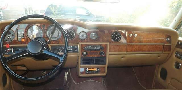 Rolls-Royce Silver Shadow (darf's auch mal in rot sein?)