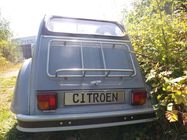 Citroen 2CV - Osterente - nicht zum Verzehr geeignet!