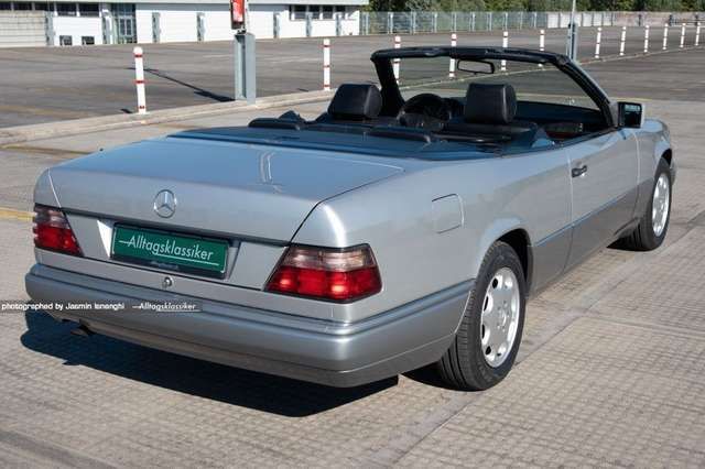 Mercedes-Benz E220 W124 Cabriolet