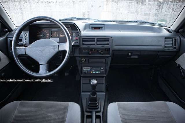 Mazda 323