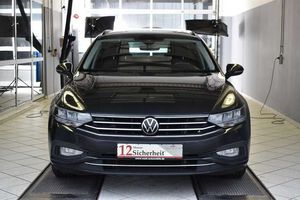 VW Passat Variant 2.0TDI Business DSG*AHK*LED