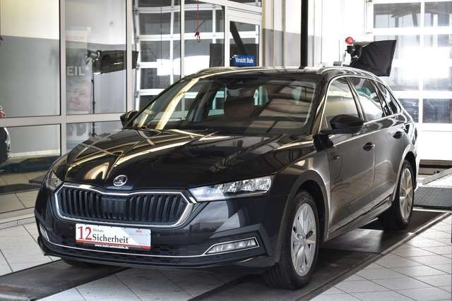 Skoda Octavia Combi 2.0TDI Style DSG*AHK*LED*Head-Up