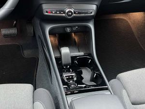 Volvo XC40 Plus Dark 2WD B3 EU6d Navi digitales Cockpit Memor