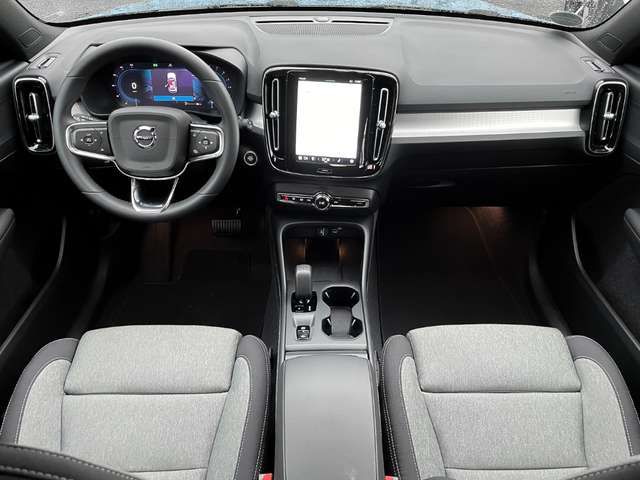 Volvo XC40 Core 2WD B3 EU6d AHK digitales Cockpit Soundsystem