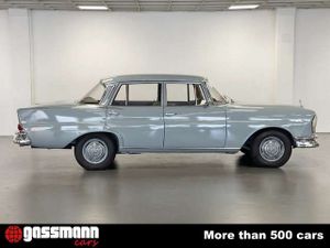 Mercedes-Benz 220