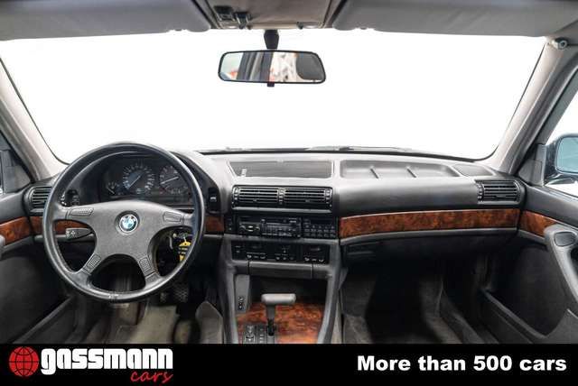 BMW 750 IL Limousine Lang - E32