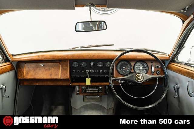 Jaguar Daimler 250 V8 Limousine - RHD