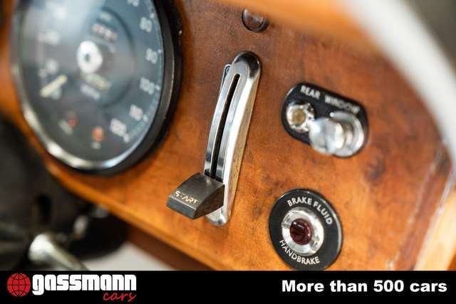 Jaguar Daimler 250 V8 Limousine - RHD