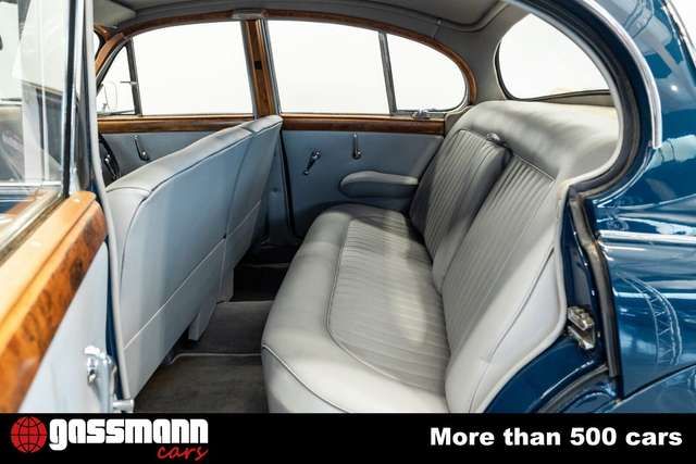 Jaguar Daimler 250 V8 Limousine - RHD