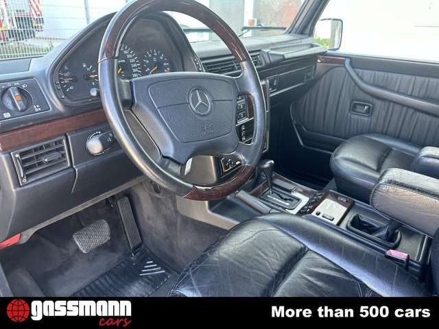 Mercedes-Benz G320