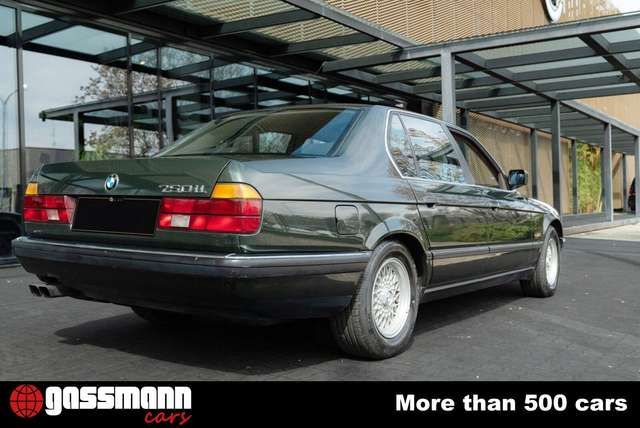 BMW 750 IL Limousine Lang - E32