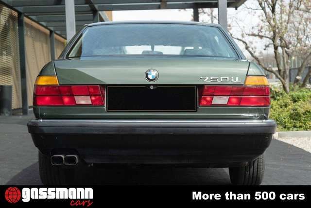 BMW 750 IL Limousine Lang - E32