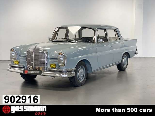 Mercedes-Benz 220