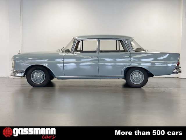 Mercedes-Benz 220