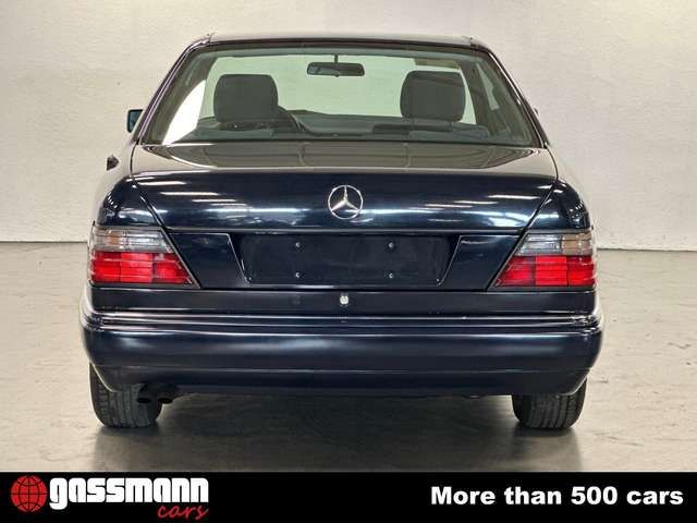 Mercedes-Benz E320