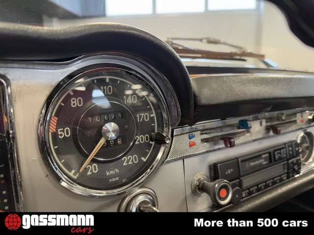 Mercedes-Benz 230 SL Pagode mit Notsitz - W113