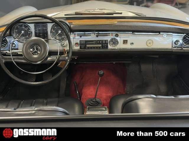 Mercedes-Benz 230 SL Pagode mit Notsitz - W113